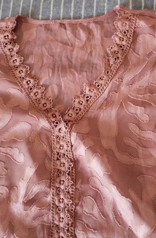 Camicetta rosa con pizzo