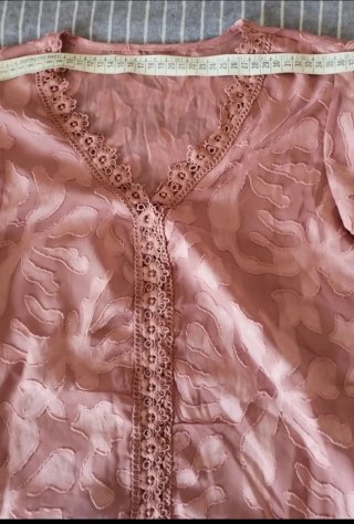Camicetta rosa con pizzo