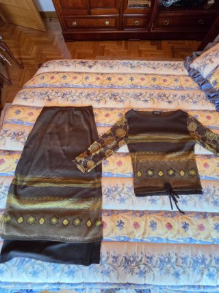 Conjunto falda y camiseta verde Talla M