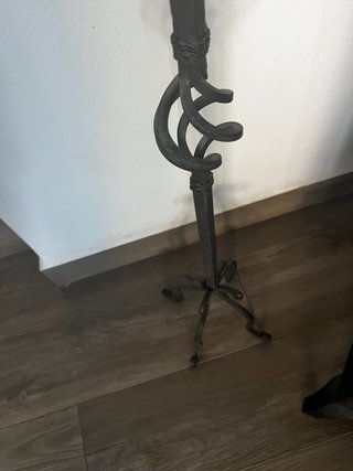 Candelabro de pie forja antiguo