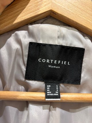 Abrigo Cortefiel Beige Talla S. Es un poco over.