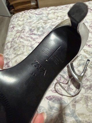 Sandalias tacón Zara plateadas talla 37