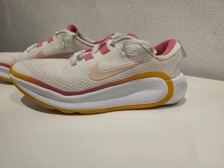 Zapatillas Nike Blancas y Rosas
