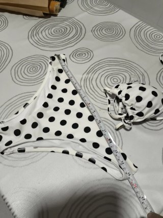 Bikini de lunares blanco y negro
