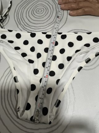 Bikini de lunares blanco y negro