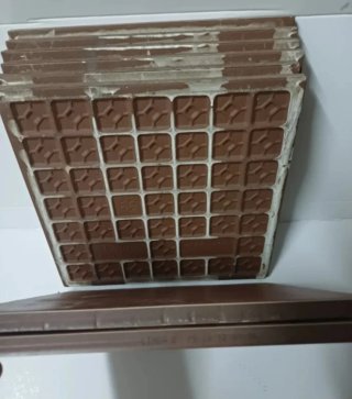 Gres porcelánico marrón / 25x25