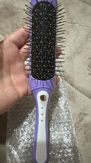 Spazzola per capelli viola e bianca. Con batteria