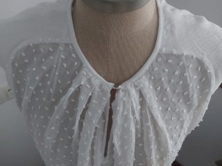 Blusa Mango Gasa Plumetti Beige