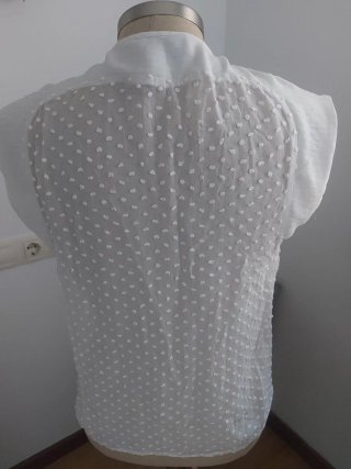 Blusa Mango Gasa Plumetti Beige