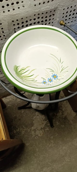 Lavabo antico in ceramica e metallo