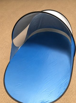 Tienda de playa pop-up azul