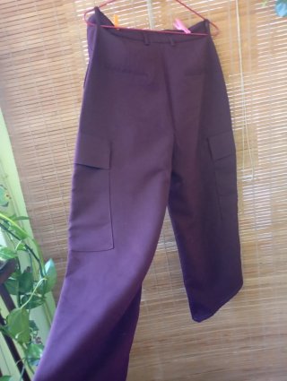 Pantalón cargo granate