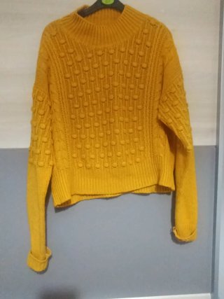 Jersey amarillo con textura
