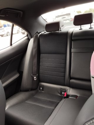 Lexus IS 300h F Sport
