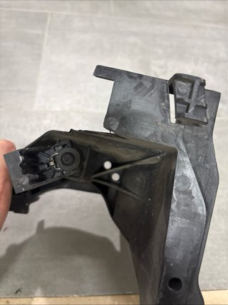 Supporto Faro Destro Audi Originale audi q5 2022