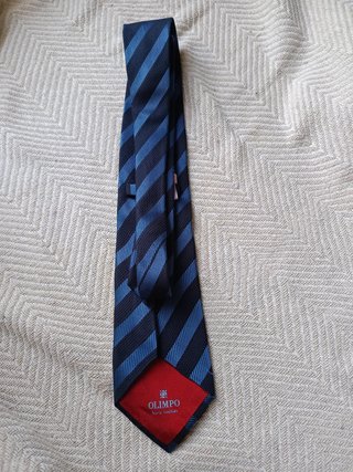 Corbata caballero seda rayas diagonales azules