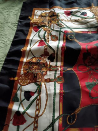 Pañuelo Hermes Paris Seda Negro y Dorado