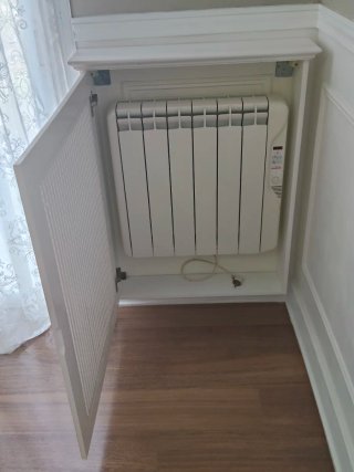 Cubre radiador de madera blanco. Incluye radiador