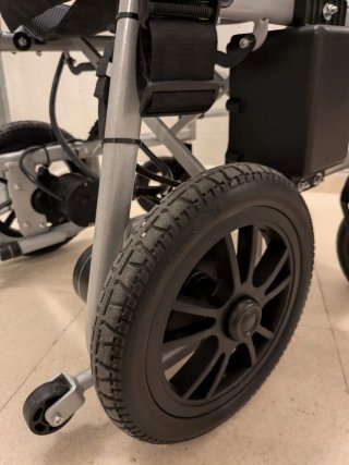 Silla de ruedas eléctrica plegable
