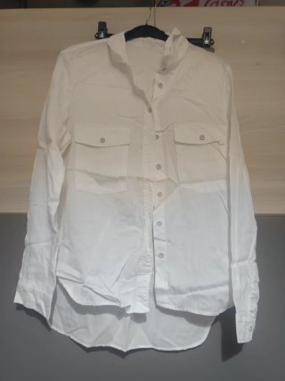 Camisa blanca de manga larga