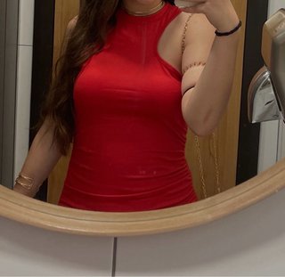 Vestido rojo ajustado fruncido