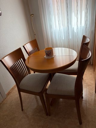 Comedor extensible madera + 4 sillas