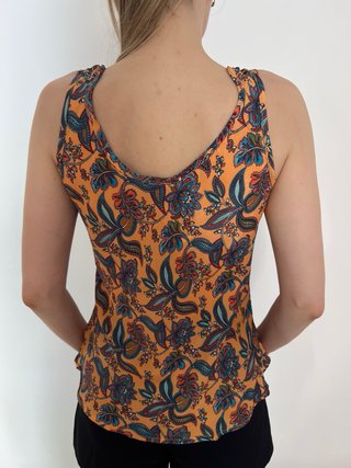 Blusa naranja con estampado floral nueva