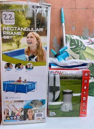 Piscina Rectangular INTEX 2.2m y depuradora Bestwa