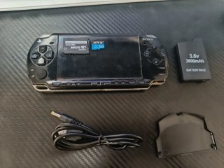PSP 2000 Negra Sony lista para usar+ cargador y sd