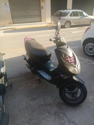 Peugeot Speedfight 2 Scooter Negra y Rosa