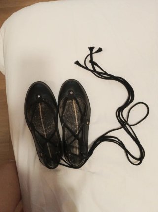 Abarcas negras con cordones