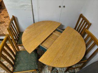 Mesa comedor EXTENSIBLE y 4 sillas