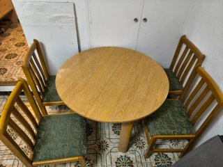 Mesa comedor EXTENSIBLE y 4 sillas