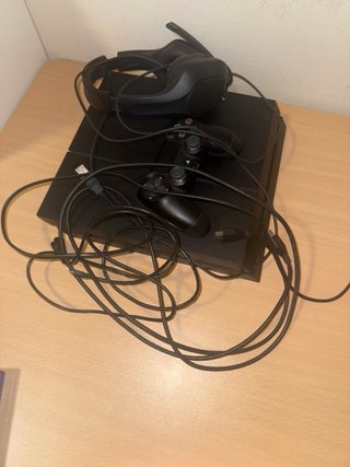 PS4 (PlayStation 4) Negra + Juegos