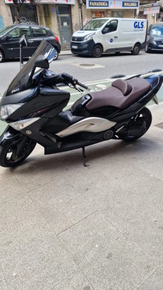 Yamaha Tmax Maxi Scooter Negra y Marrón.78.000km