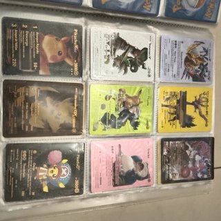 Álbum Pokémon con más de 300 cartas