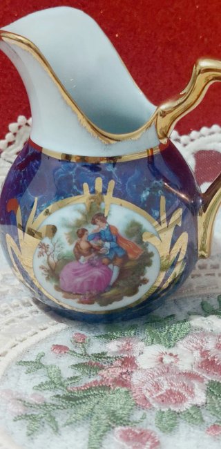 Jarra de porcelana Limoges azul y dorada