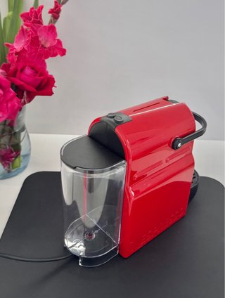 Cafetera Nespresso Inissia Roja