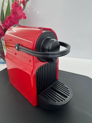 Cafetera Nespresso Inissia Roja