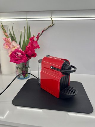 Cafetera Nespresso Inissia Roja