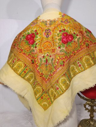 MUY ANTIGUO PAÑUELO LANA INDUMENTARIA