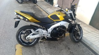 Suzuki GSR 600 Oro/Plata