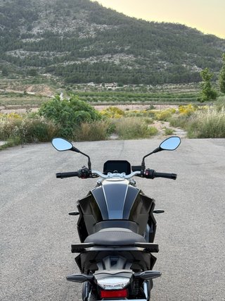 BMW F900R Triple Black