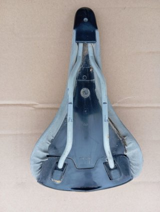 Sella bici Selle Italia con binari in manganese