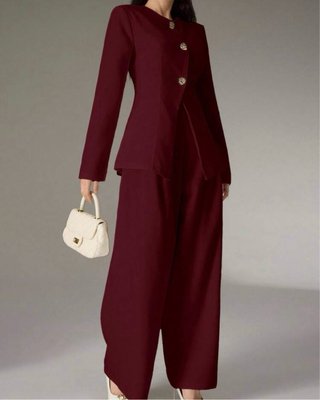 Traje de chaqueta y pantalón burdeos