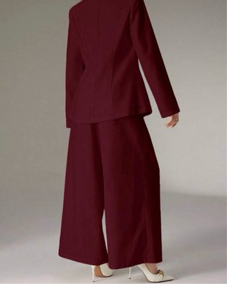Traje de chaqueta y pantalón burdeos