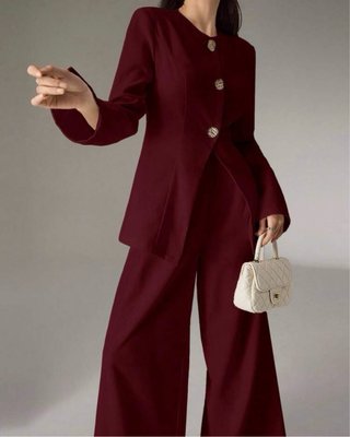 Traje de chaqueta y pantalón burdeos