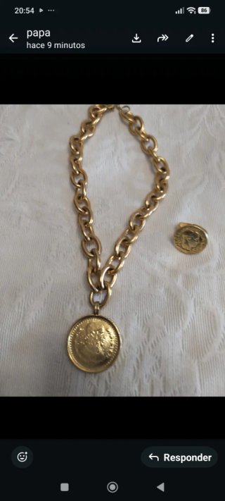 Colgante con medallón y anillo a juego