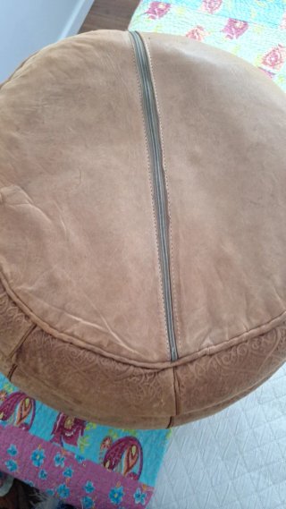 Puff rotondo in pelle