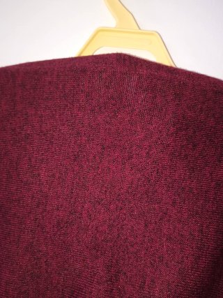 Blusa roja con botones en mangas
